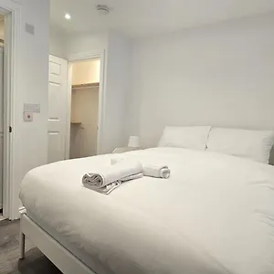 https://central-stylish-two-bed-two-bath.galwayhotelsireland.net